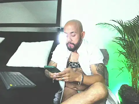 Snapshot of King_bear_25 chatting on 26, 2, 2026 King bear 25 online show from 26, 2, 2026