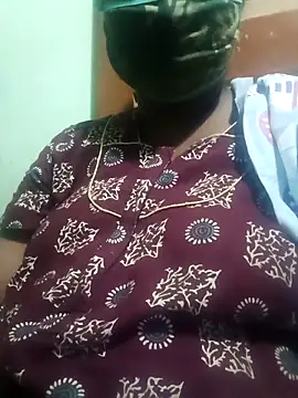 Snapshot of tamilkaviya431 chatting on 2, 4, 2026 tamilkaviya431 online show from 2, 4, 2026