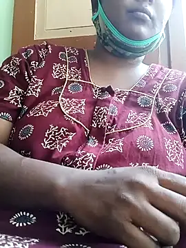 Snapshot of tamilkaviya431 chatting on 13, 4, 2026 tamilkaviya431 online show from 13, 4, 2026