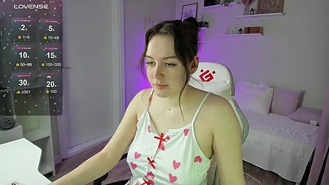 Snapshot of Laura_CollinsS chatting on 10, 4, 2026 Laura CollinsS online show from 10, 4, 2026