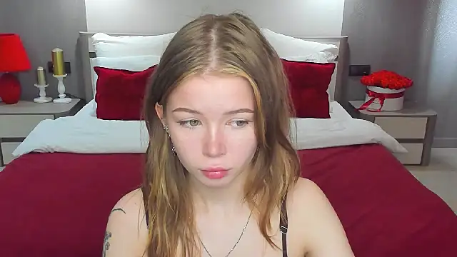 Snapshot of Violetta__Dreams chatting on 8, 6, 2026 Violetta Dreams online show from 8, 6, 2026