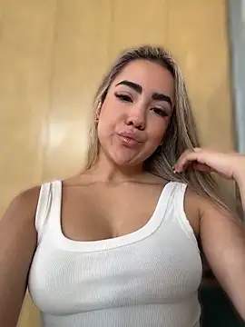 Snapshot of bellabarbiex chatting on 21, 4, 2026 bellabarbiex online show from 21, 4, 2026