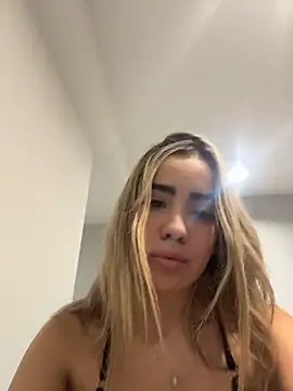 Snapshot of bellabarbiex chatting on 30, 4, 2026 bellabarbiex online show from 30, 4, 2026
