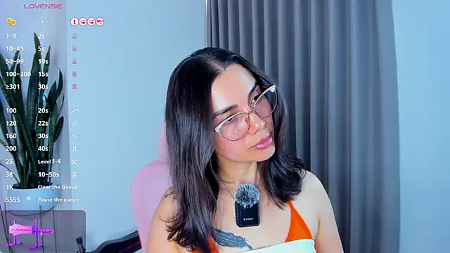 Snapshot of sara_ospina22 chatting on 12, 6, 2026 sara ospina22 online show from 12, 6, 2026