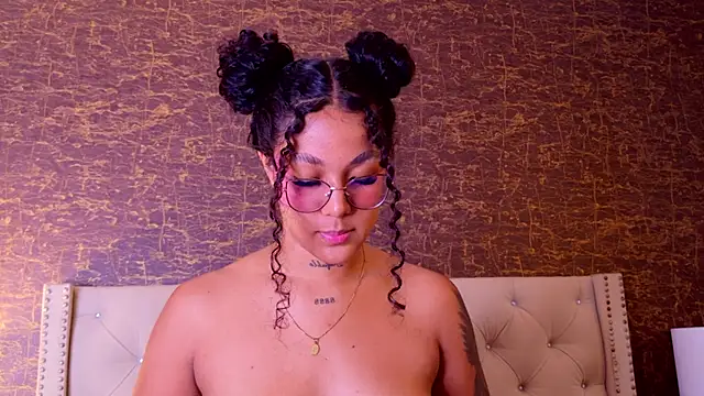 Snapshot of Kinsleybrown chatting on 21, 3, 2026 Kinsleybrown online show from 21, 3, 2026