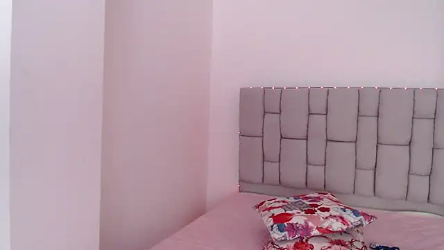 Snapshot of lily_rose1 chatting on 20, 6, 2026 lily rose1 online show from 20, 6, 2026