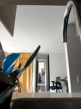 violet-grey online show from 15, 4, 2026