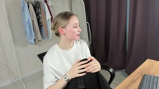 Snapshot of TraceeRebollar chatting on 15, 2, 2026 TraceeRebollar online show from 15, 2, 2026