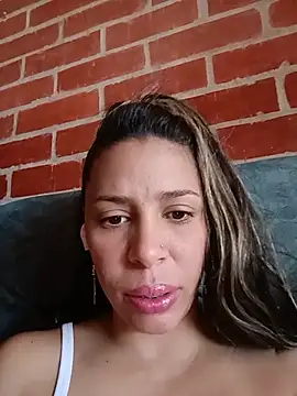 Snapshot of kiki_milu chatting on 9, 5, 2026 kiki milu online show from 9, 5, 2026