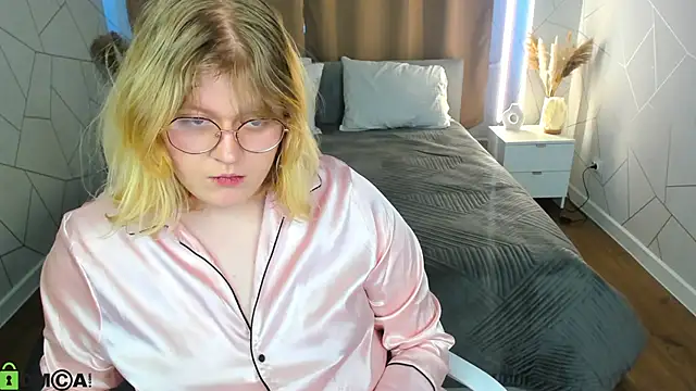 luna c0ra online show from 9, 4, 2026