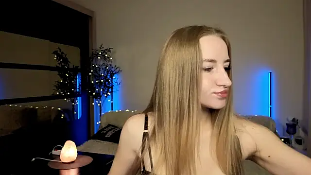 Oxy Foxie online show from 5, 6, 2026