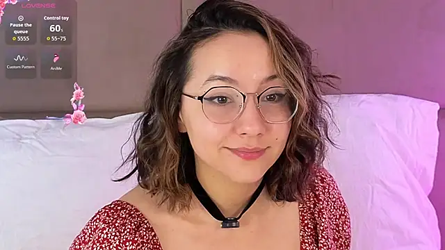 Snapshot of SweetElya chatting on 4, 6, 2026 SweetElya online show from 4, 6, 2026