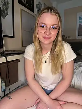 melanieTesss online show from 7, 4, 2026