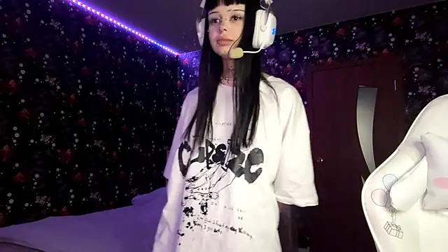 Luna Sohotti online show from 16, 2, 2026