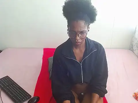 Snapshot of ChocoSlenderXXX chatting on 25, 5, 2026 ChocoSlenderXXX online show from 25, 5, 2026