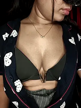 Snapshot of LINNI_3 chatting on 25, 2, 2026 LINNI 3 online show from 25, 2, 2026