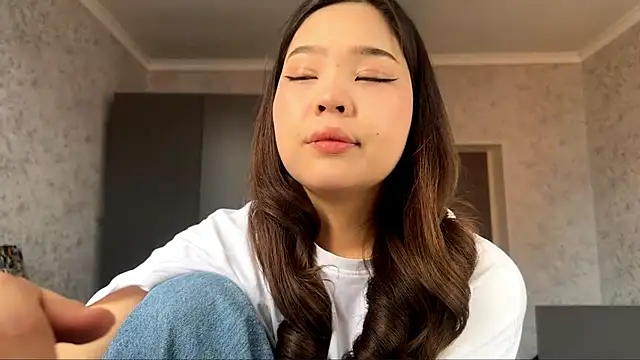 Snapshot of RegenaLandauer chatting on 2, 3, 2026 RegenaLandauer online show from 2, 3, 2026