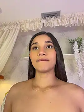 Snapshot of AlessiaVallmont chatting on 2, 7, 2026 AlessiaVallmont online show from 2, 7, 2026