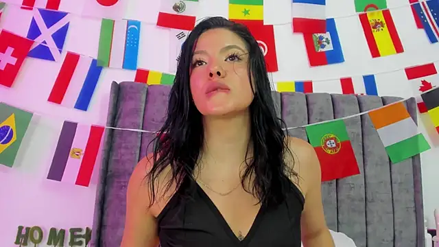 Snapshot of Evelin__thompsson chatting on 7, 7, 2026 Evelin thompsson online show from 7, 7, 2026