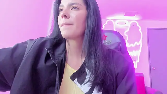 Snapshot of Evelin__thompsson chatting on 18, 7, 2026 Evelin thompsson online show from 18, 7, 2026