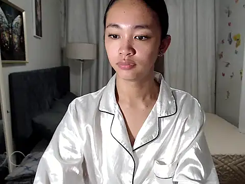 Snapshot of Ur_innocent_womenXxx chatting on 19, 4, 2026 Ur innocent womenXxx online show from 19, 4, 2026