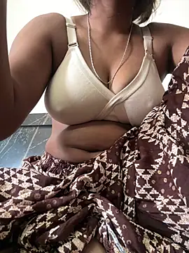 Snapshot of meenu_cuties chatting on 1, 5, 2026 meenu cuties online show from 1, 5, 2026
