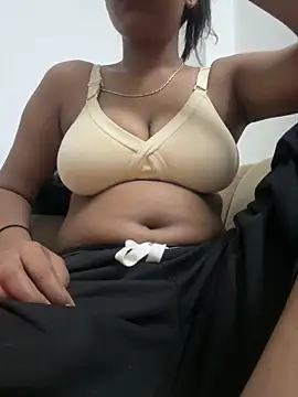 Snapshot of meenu_cuties chatting on 22, 5, 2026 meenu cuties online show from 22, 5, 2026