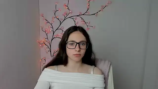 KissMeJulia online show from 4, 5, 2026