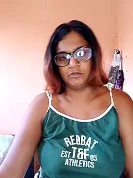 Snapshot of indianstrawberrylips4u chatting on 18, 4, 2026 indianstrawberrylips4u online show from 18, 4, 2026