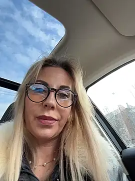 LisaMurr online show from 9, 3, 2026