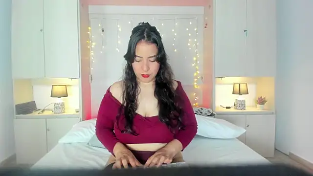 ElaRey  online show from 8, 4, 2026