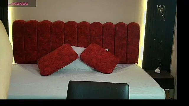 MoriahStorm online show from 8, 4, 2026