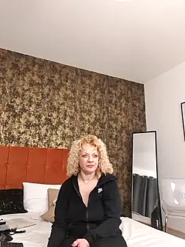 Snapshot of LaireeFelini chatting on 27, 2, 2026 LaireeFelini online show from 27, 2, 2026