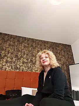 Snapshot of LaireeFelini chatting on 1, 3, 2026 LaireeFelini online show from 1, 3, 2026