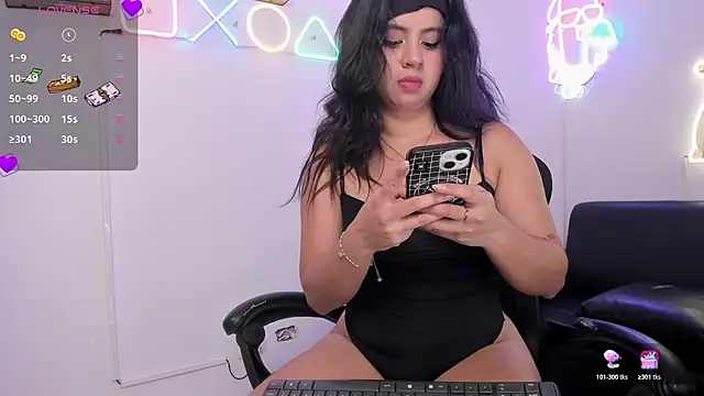 Snapshot of Valery_Cortez__ chatting on 6, 7, 2026 Valery Cortez online show from 6, 7, 2026