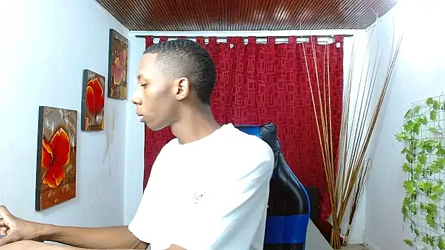 Snapshot of milo018 chatting on 5, 5, 2026 milo018 online show from 5, 5, 2026