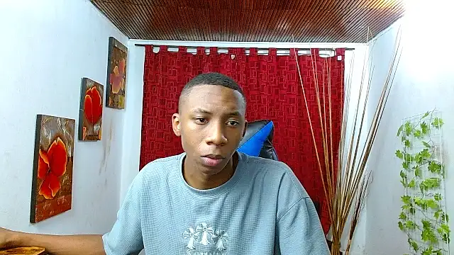 Snapshot of milo018 chatting on 15, 5, 2026 milo018 online show from 15, 5, 2026
