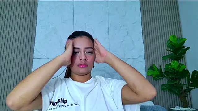 Snapshot of DulceQueen1 chatting on 2, 3, 2026 DulceQueen1 online show from 2, 3, 2026