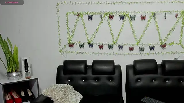 Snapshot of aria-voss chatting on 13, 4, 2026 aria-voss online show from 13, 4, 2026