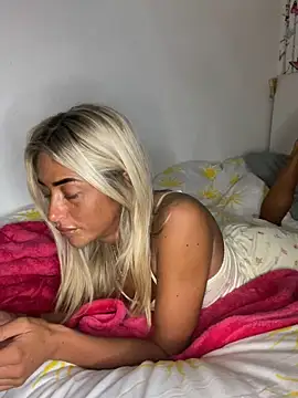 Snapshot of ScarlettGold_ chatting on 24, 4, 2026 ScarlettGold online show from 24, 4, 2026