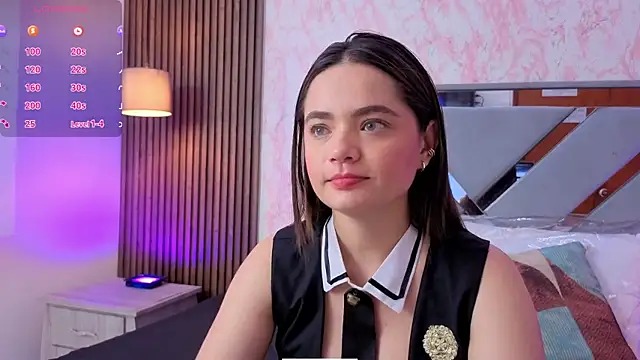 Snapshot of LittleeSara18 chatting on 22, 3, 2026 LittleeSara18 online show from 22, 3, 2026