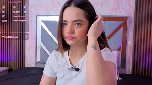 Snapshot of LittleeSara18 chatting on 23, 3, 2026 LittleeSara18 online show from 23, 3, 2026