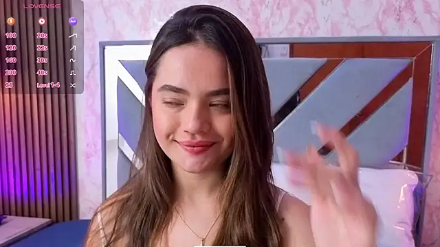 Snapshot of LittleeSara18 chatting on 12, 4, 2026 LittleeSara18 online show from 12, 4, 2026