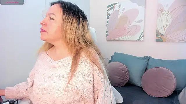 Ivonne 4 online show from 4, 3, 2026