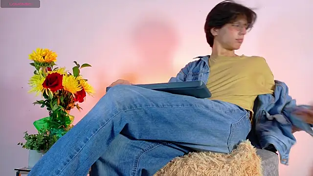 lui x dust online show from 4, 4, 2026