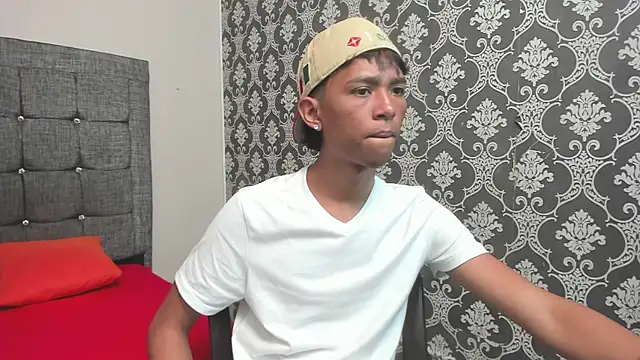 Snapshot of Little_Twink19x chatting on 24, 2, 2026 Little Twink19x online show from 24, 2, 2026