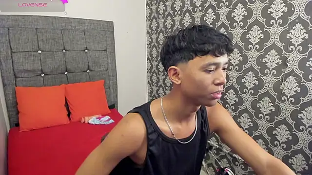 Snapshot of Little_Twink19x chatting on 18, 6, 2026 Little Twink19x online show from 18, 6, 2026
