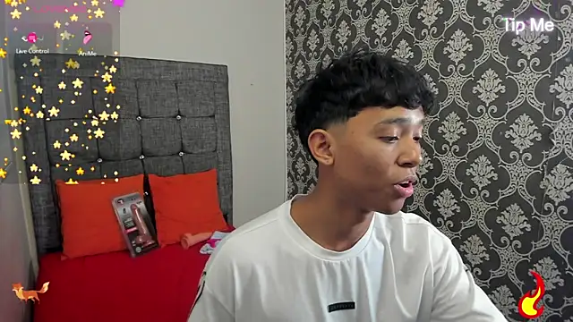 Snapshot of Little_Twink19x chatting on 19, 6, 2026 Little Twink19x online show from 19, 6, 2026