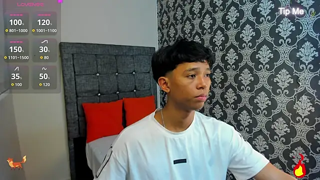 Snapshot of Little_Twink19x chatting on 9, 7, 2026 Little Twink19x online show from 9, 7, 2026