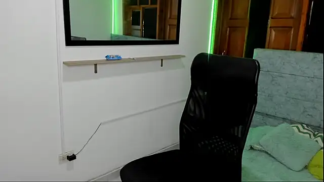 Aysha winxs online show from 7, 3, 2026